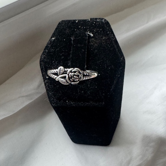 GLAMOUR ENGAGEMENT RING SIZE 6 - Picture 4 of 5